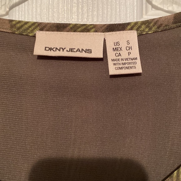 Womens DKNY v-neck shirt size small - Picture 2 of 3